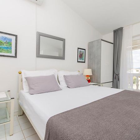 Apartments And Rooms On The Beach Водице Екстериор снимка