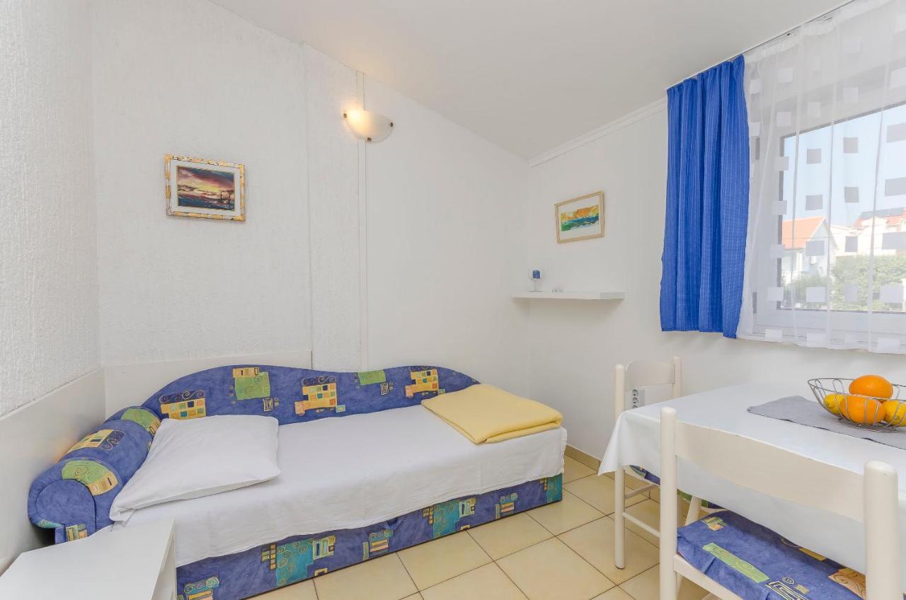 Apartments And Rooms On The Beach Водице Екстериор снимка
