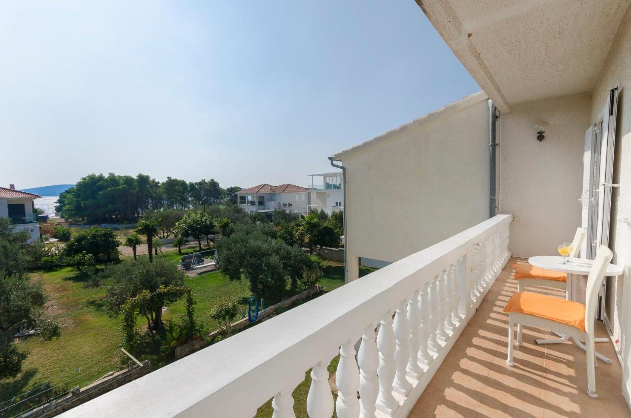 Apartments And Rooms On The Beach Водице Екстериор снимка