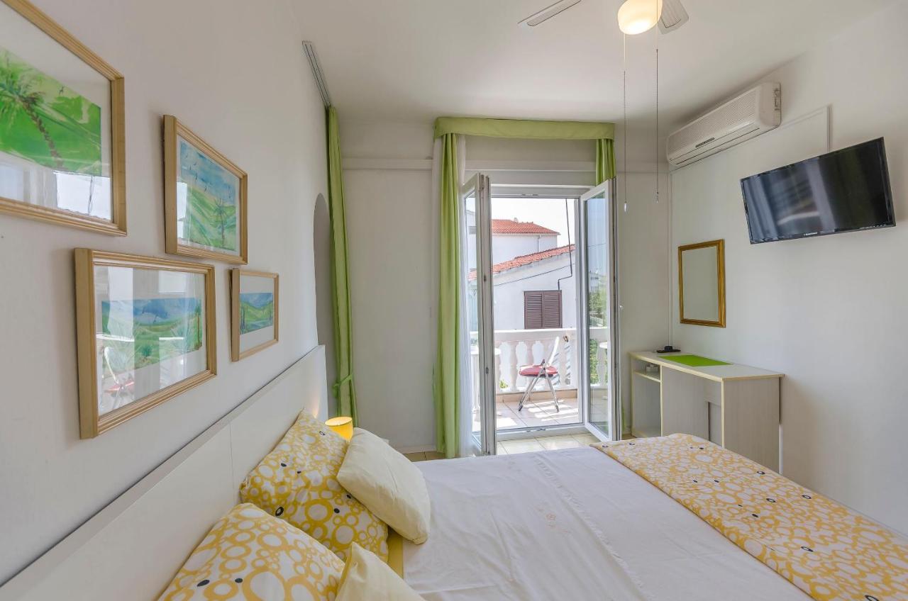 Apartments And Rooms On The Beach Водице Екстериор снимка