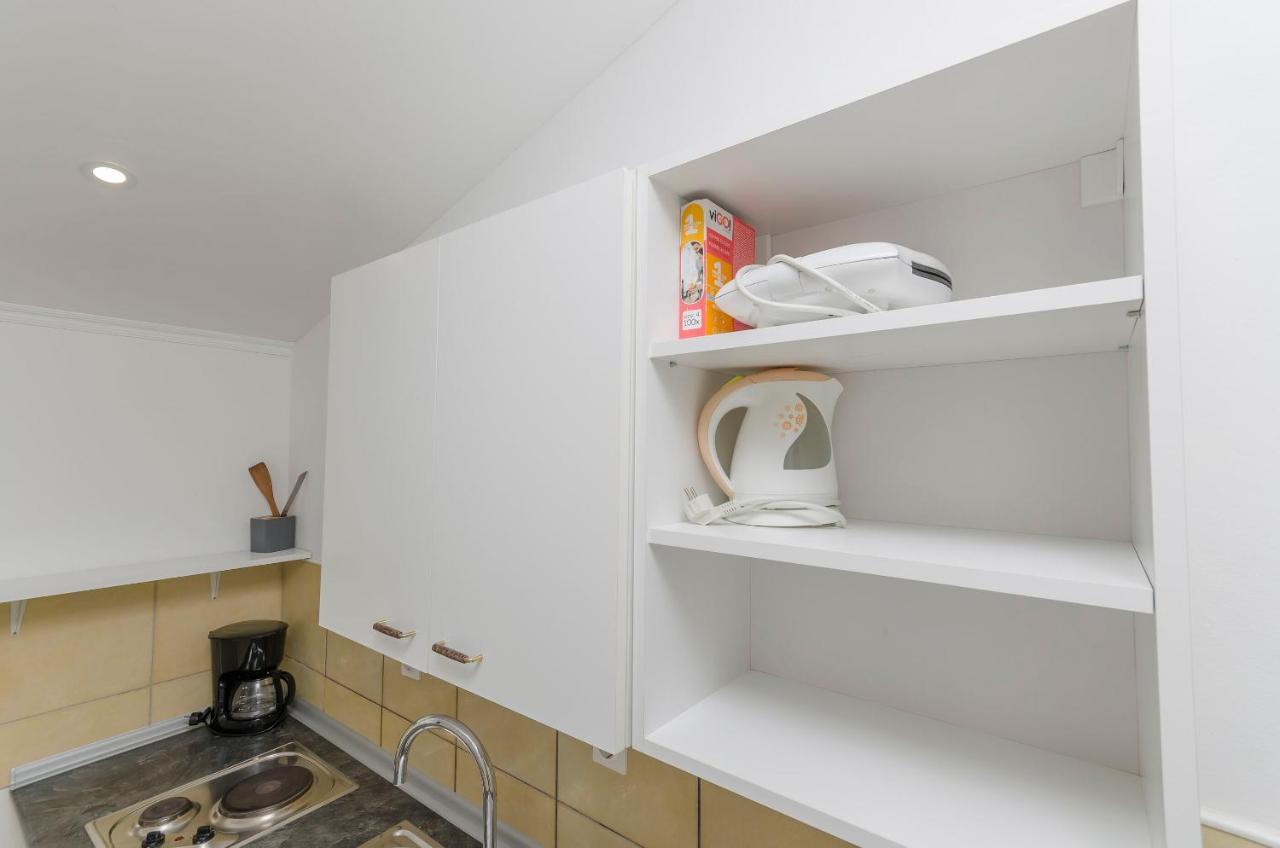 Apartments And Rooms On The Beach Водице Екстериор снимка