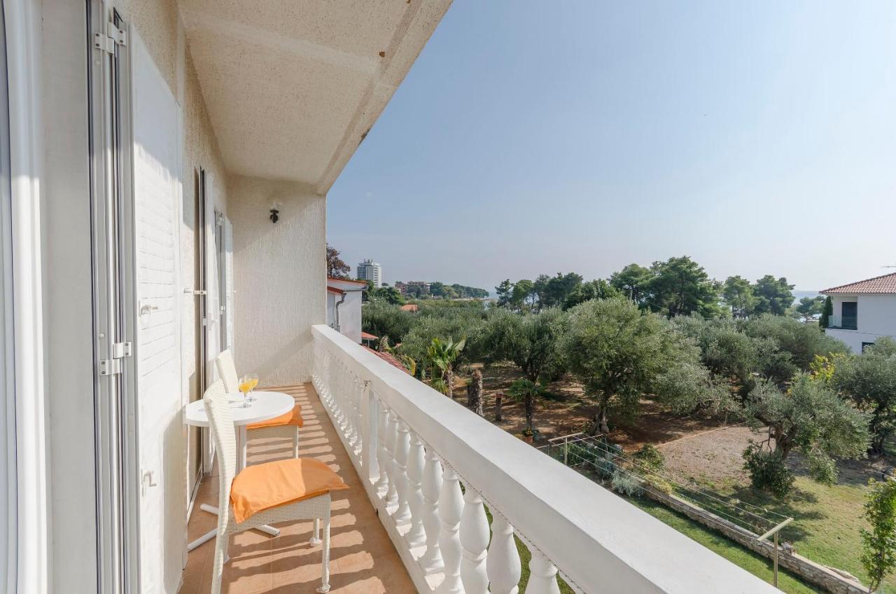 Apartments And Rooms On The Beach Водице Екстериор снимка