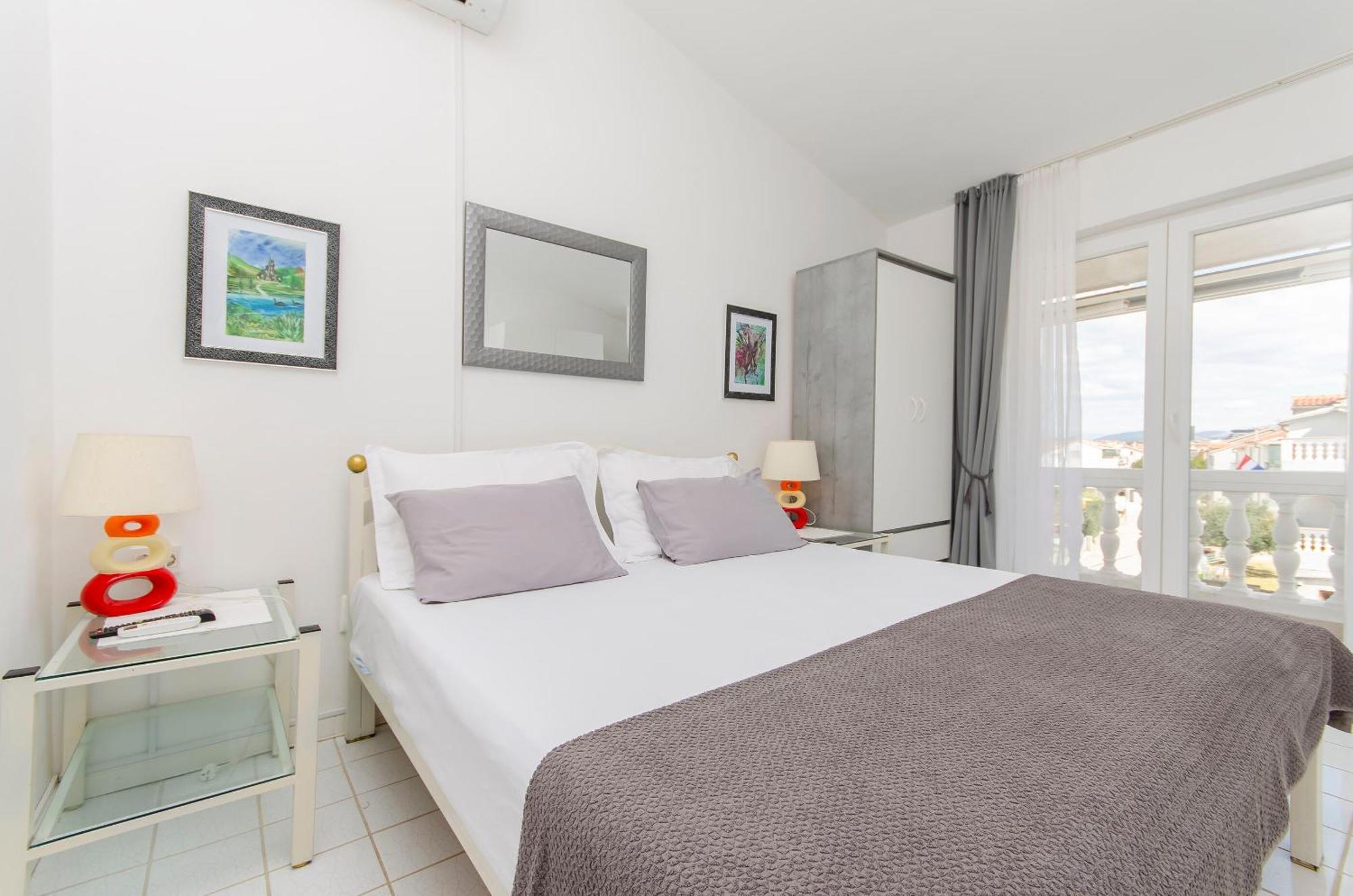 Apartments And Rooms On The Beach Водице Екстериор снимка