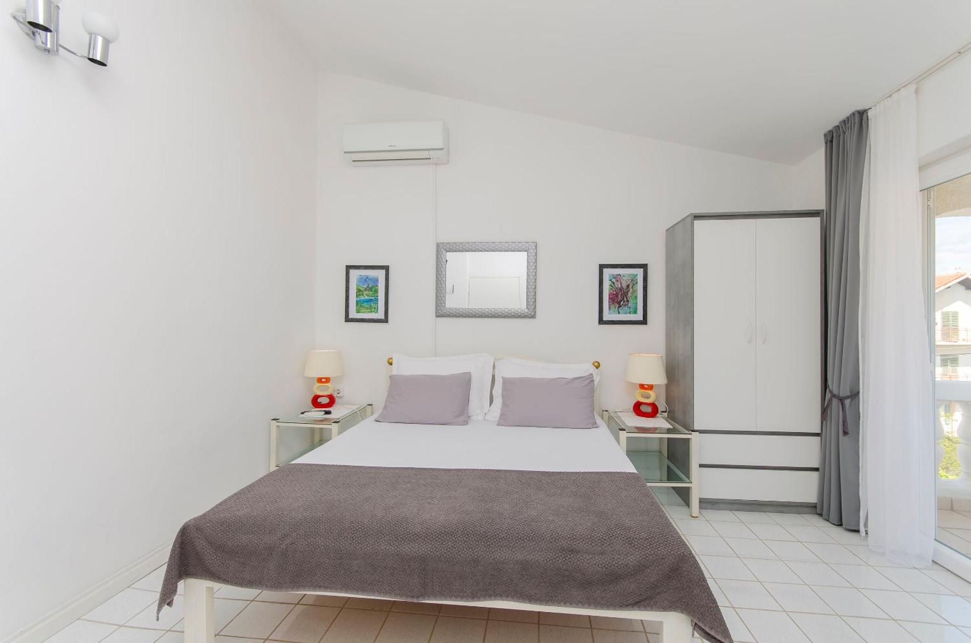 Apartments And Rooms On The Beach Водице Екстериор снимка